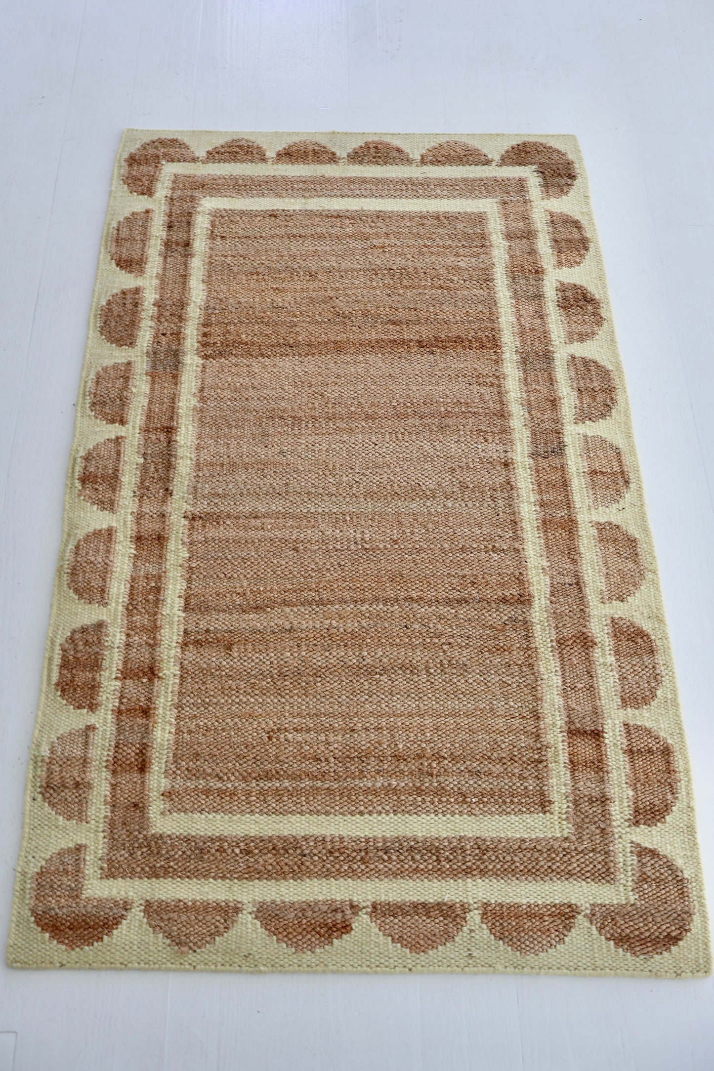 Sweet Pear Scalloped Edge Jute & Wool Combo Rug