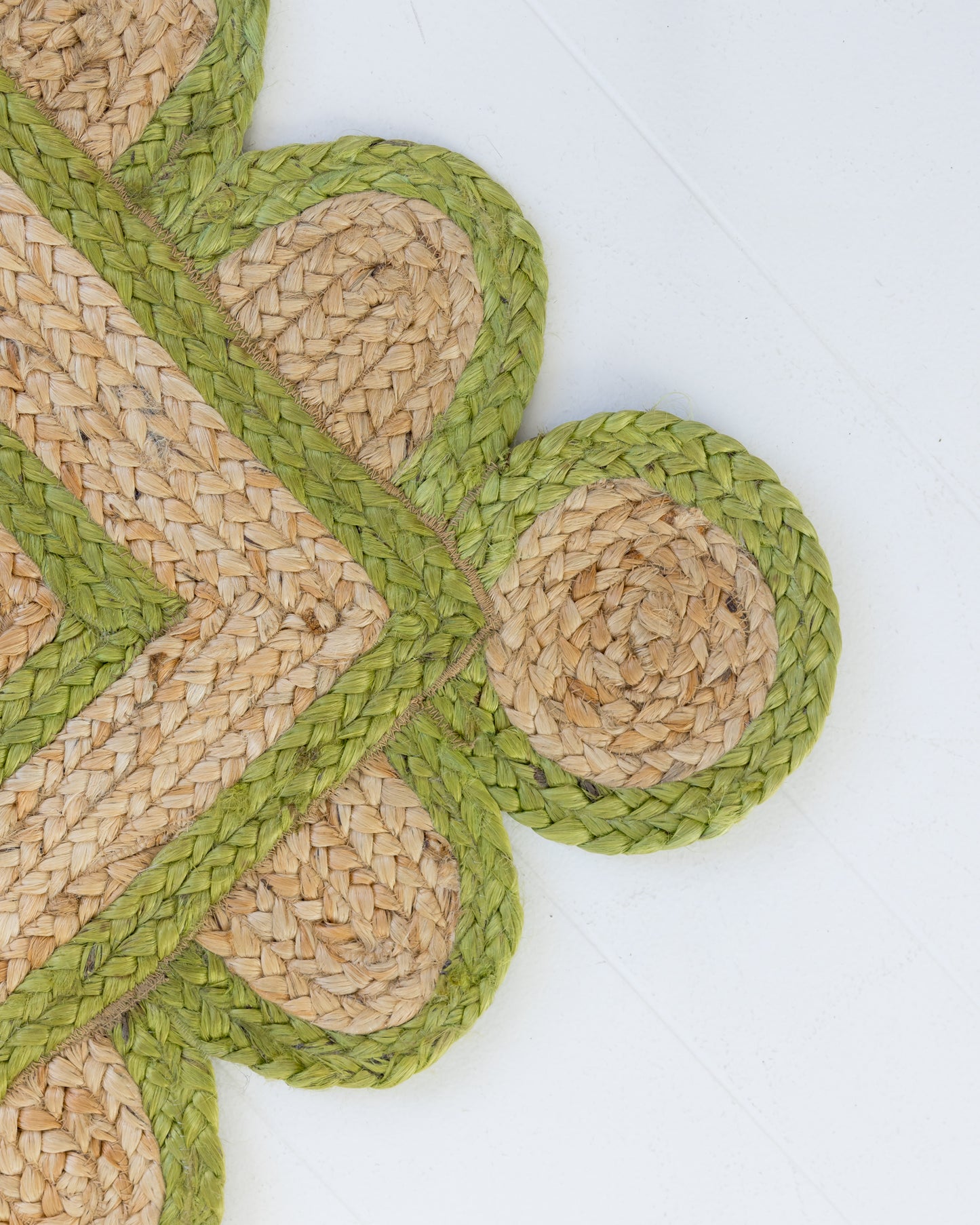 Grass Green Scalloped Jute Rug