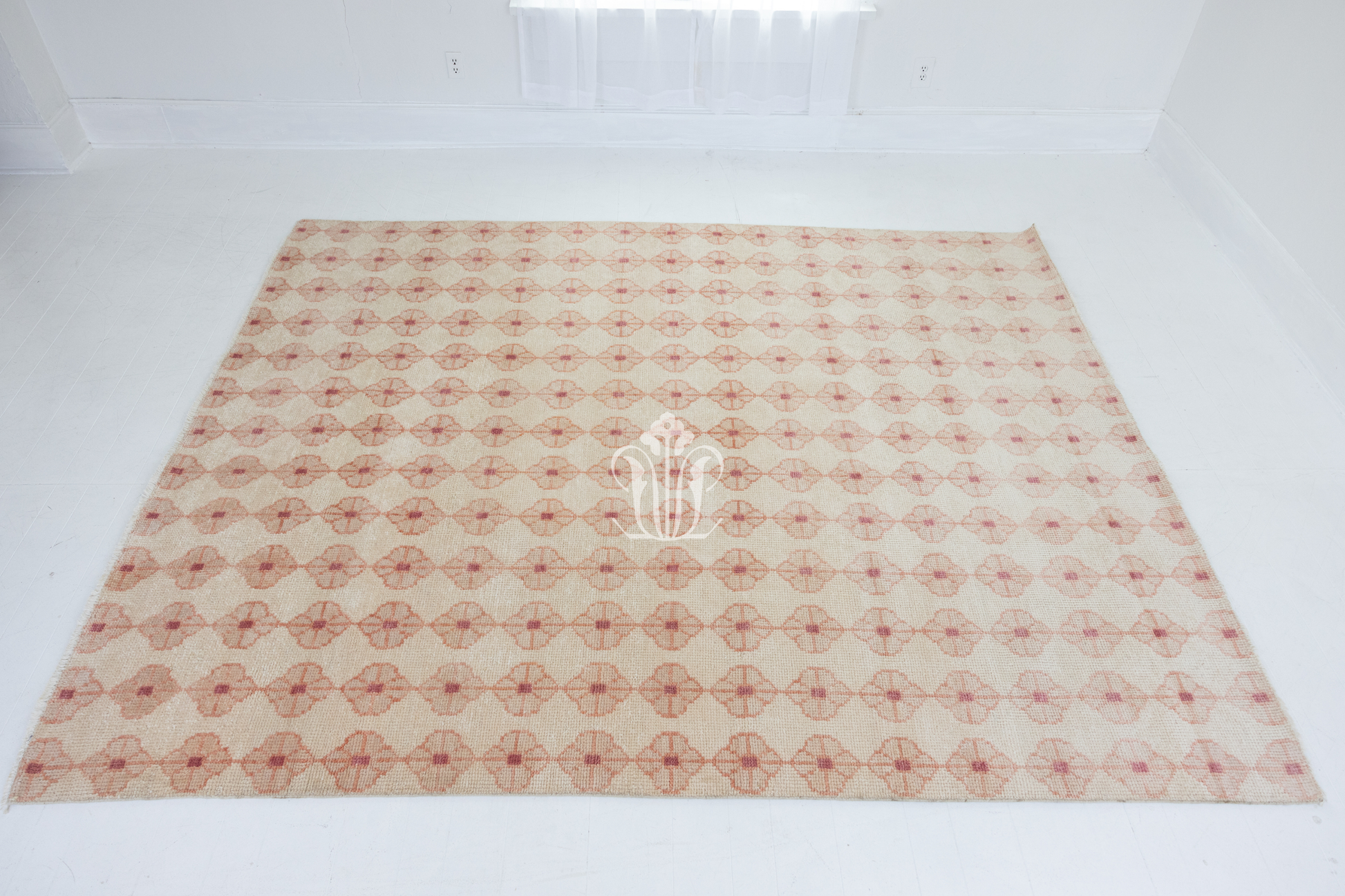Patterned handknotted rug with floral motif