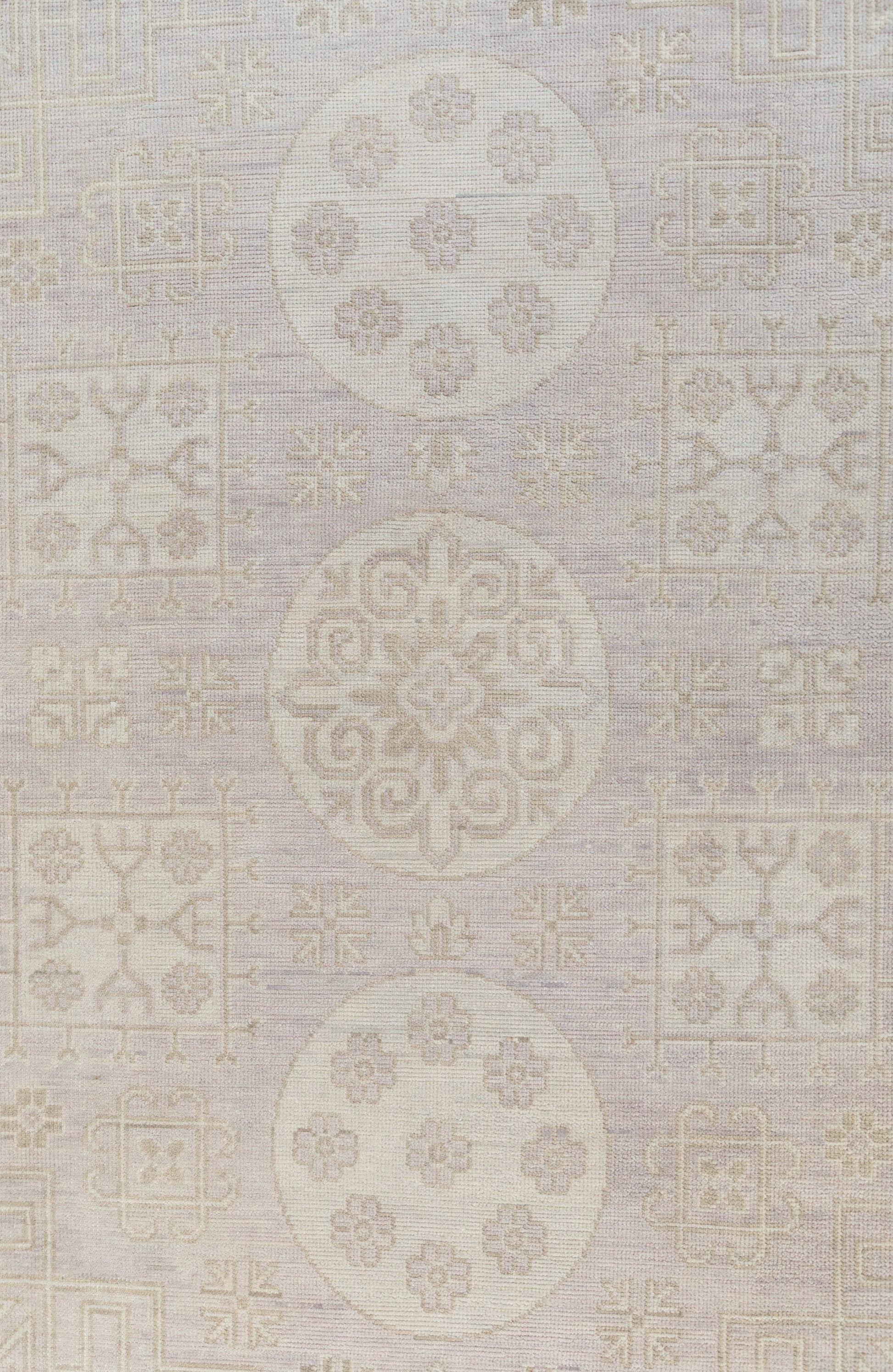 Decorative tile pattern with geometric shapes on a light gray background