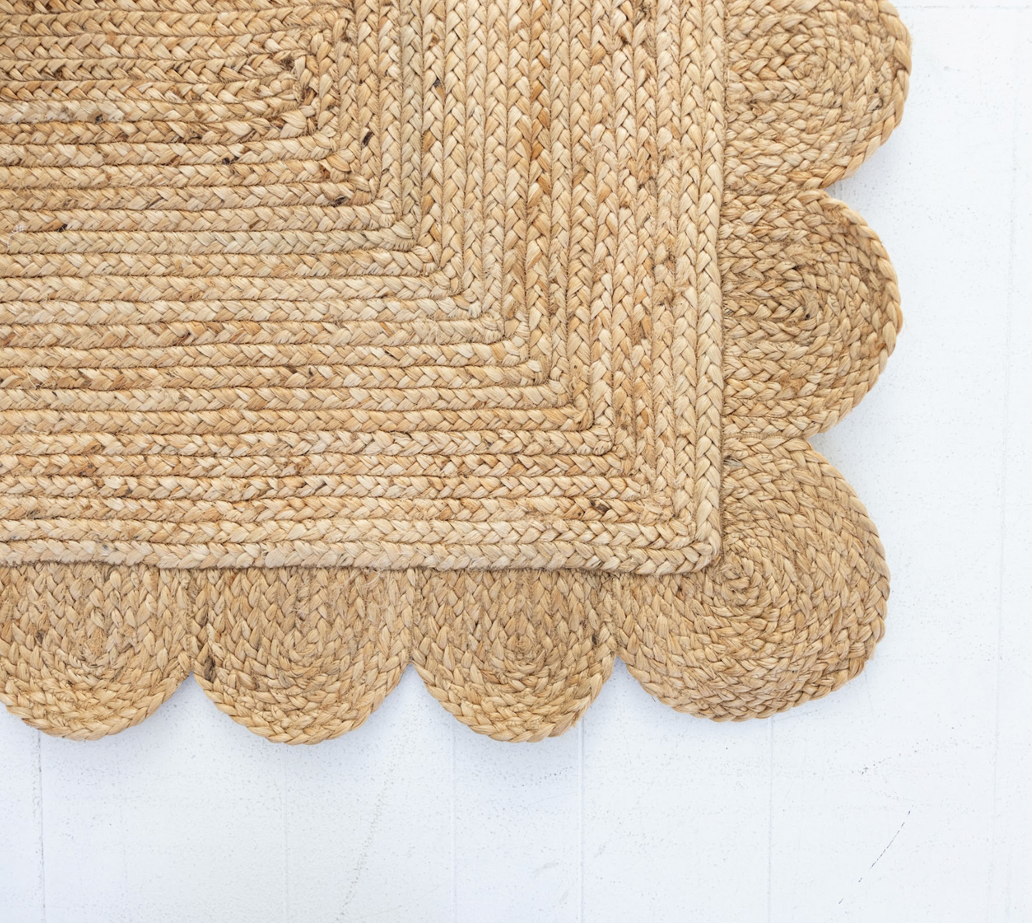 Natural Scalloped Jute Rug