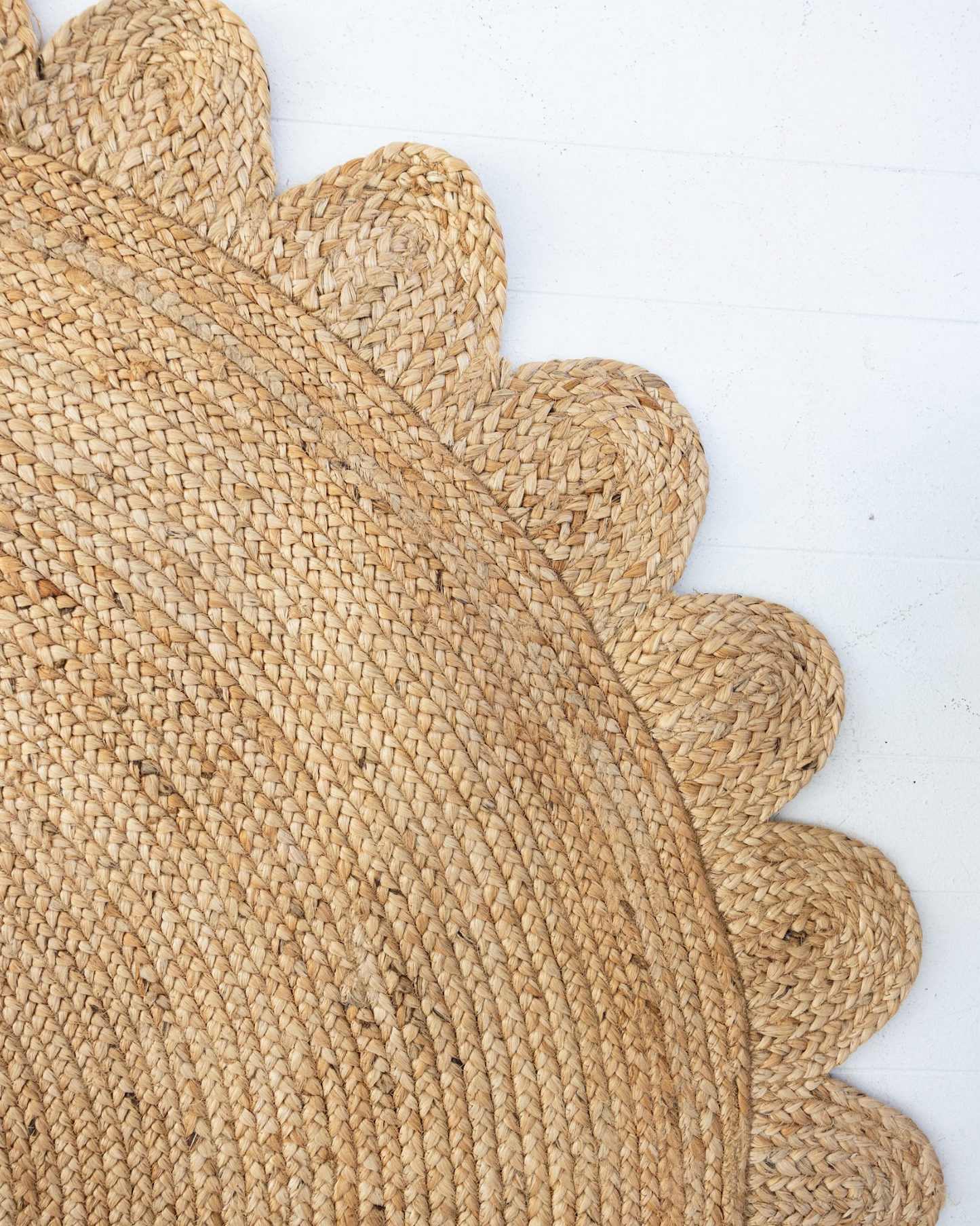 Natural Scalloped Jute Rug