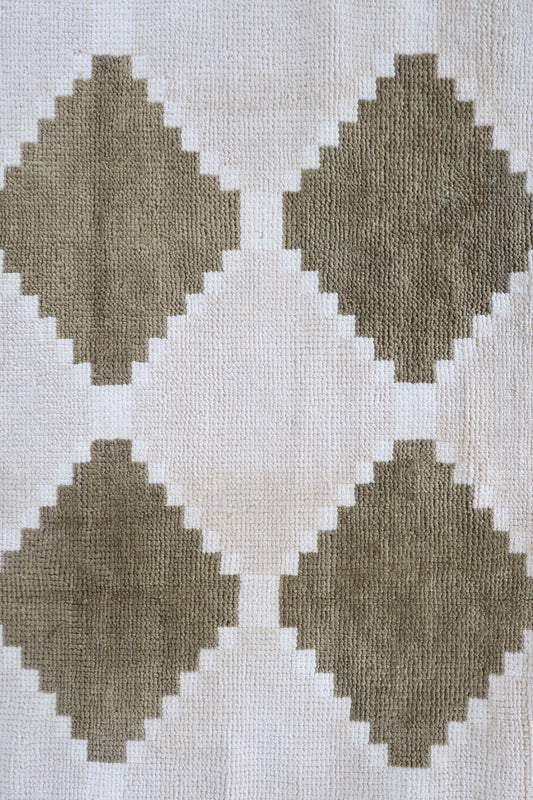 Close-up of the Sadie in Moss hand-knotted geometric wool rug